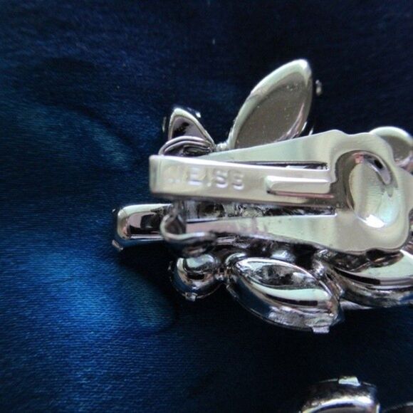 Weiss Vintage Austrian Rhinestone Clip Earrings - Picture 6 of 9